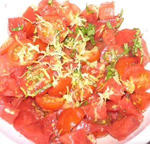 Салат из помидоров с мятой