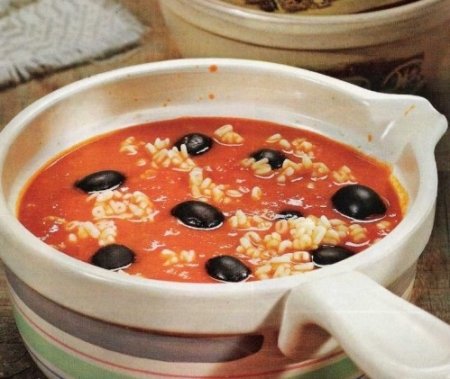 Суп с бараниной, маслинами и чесноком