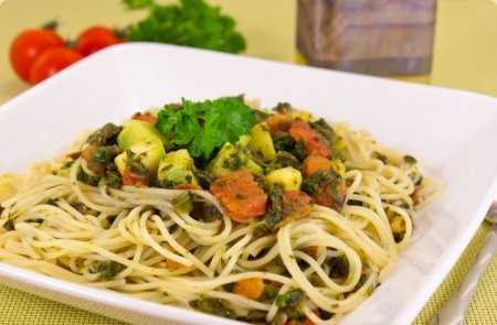 Спагетти с кабачками и шпинатом
